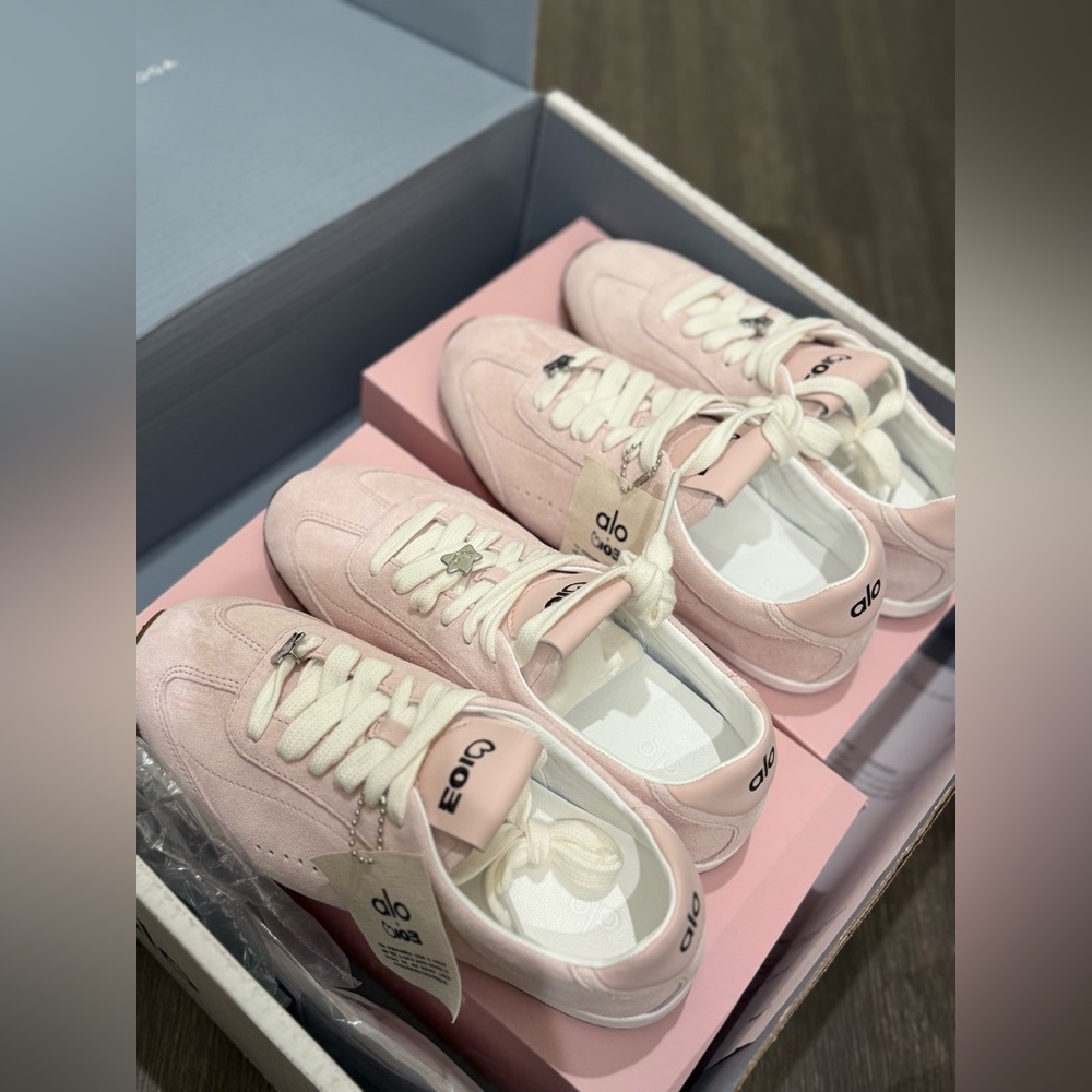 【‼️SOLD❗️】 NEW Limited edition Jisoo x Alo sunset sneakers size W7